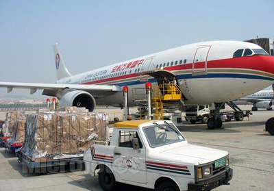 合肥機(jī)場空運(yùn)與航空貨運(yùn) 高效便捷的托運(yùn)裝卸服務(wù)